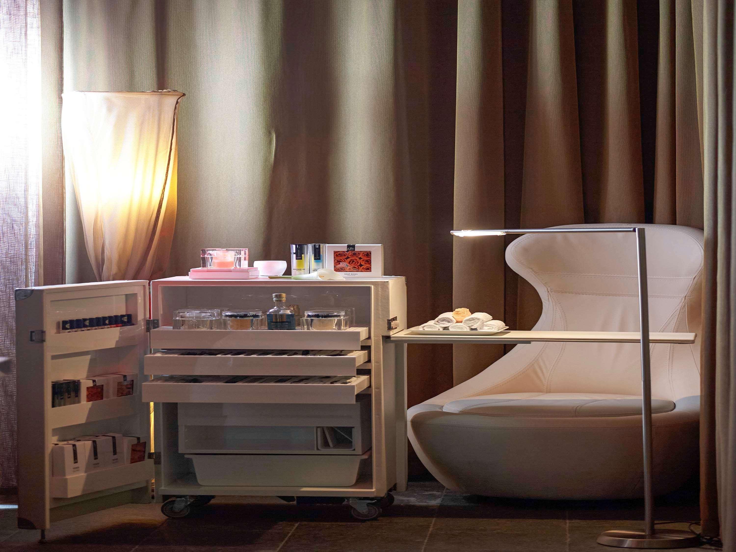 Sofitel Munich Bayerpost Hotel Exterior foto A typical treatment room