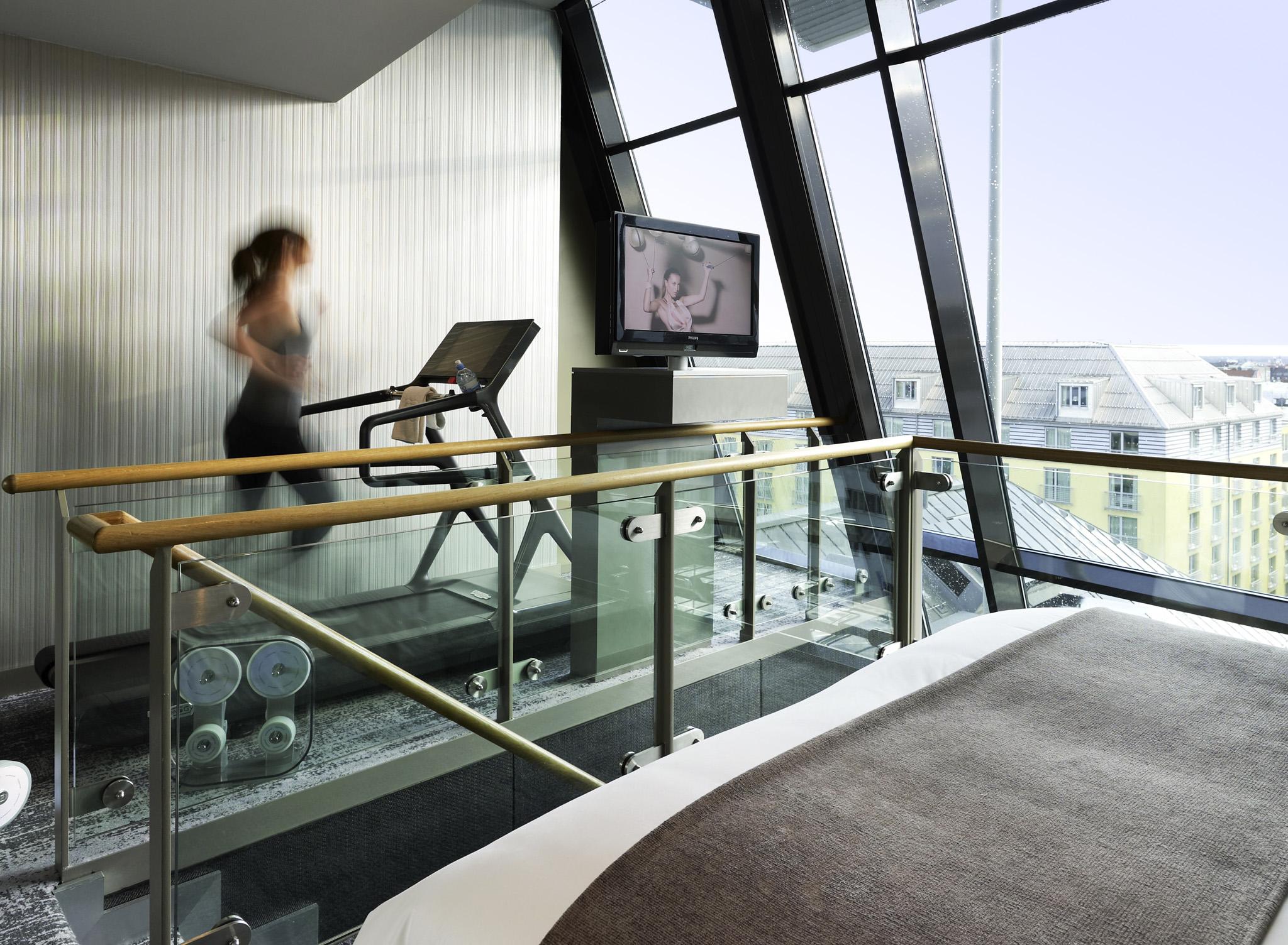 Sofitel Munich Bayerpost Hotel Exterior foto The gym at the 108 Pancrasset